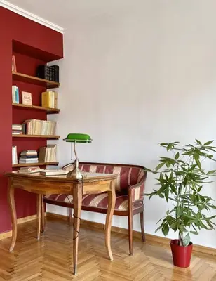 a desk and a chair with a lamp and a plant at Casa al Museo in Athens