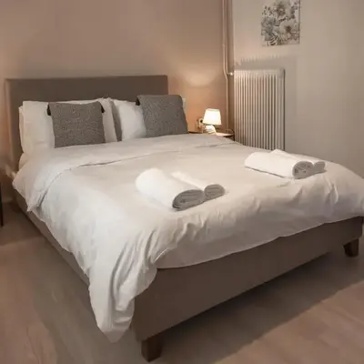 1 BD Lycabettus Neoclassic House by Live&Travel