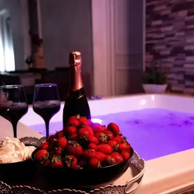 V Suites - Apts & Spa