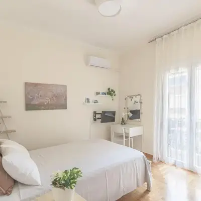 Central Cosy quite 28sm 5th floor balcony over garden 500m Metro Evangelismos