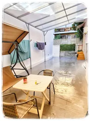 a patio with a table and chairs under a tent at \u4f18\u5f02\u7684\u5730\u94c1\u65c1\u516c\u5bd3 in Athens
