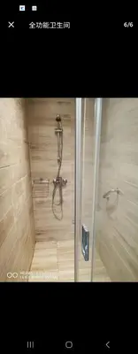 a shower stall in a bathroom with a shower at \u4f18\u5f02\u7684\u5730\u94c1\u65c1\u516c\u5bd3 in Athens