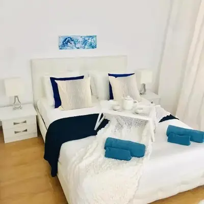 优异的地铁旁公寓