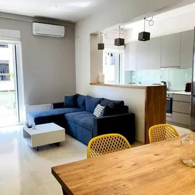 Karyatis - Apartment on the road of history