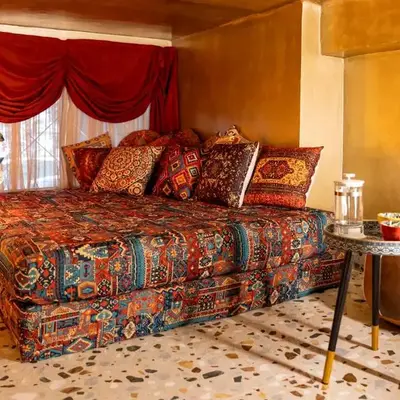 1001 Nights - Low Celling Studio in downtown