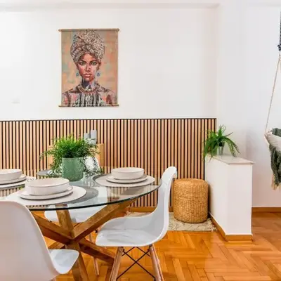 Nataly's Vibrant 2BR - 4 mins walk to Acropolis