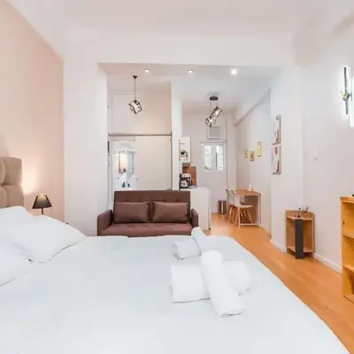 Beautiful central apartment next to the Metro
