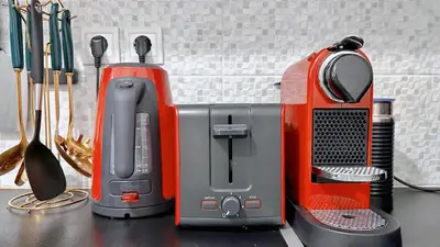 an orange and gray appliance sitting on a counter at LiI\u7684\u516c\u5bd3\u79bb\u6d771\u5206\u949f Ps5 macPC sony\u7535\u89c6 \u8212\u9002\u5927\u5e8a\u8bb0\u5fc6\u5e8a\u57ab \u6e38\u620f\u5f71\u89c6\u4f11\u95f2\u516c\u5bd3 \u9152\u5e97\u7528\u54c1 in Piraeus