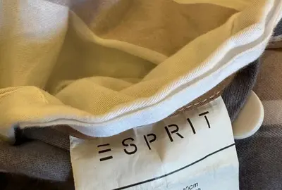 a sign that says the spring on a piece of cloth at Yu\u7684\u516c\u5bd3 \u5730\u94c1\u9644\u8fd12\u4e2a\u5927\u5e8a\u623f\u7535\u7ade\u6e38\u620f\u4f11\u95f2\u9152\u5e97\u516c\u5bd3\u5546\u4e1a\u8857\u8d85\u5e02\u8f7b\u8f68\u6e2f\u53e3\u673a\u573a\u76f4\u8fbe in Piraeus