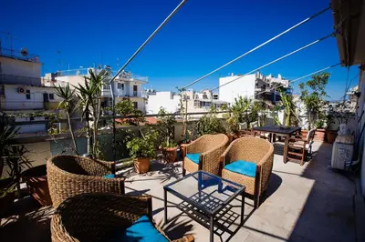 a patio with chairs and a table on a balcony at Μεγάλο Διαμέρισμα με ευρύχωρο μπαλκόνι στην Αθήνα in Athens
