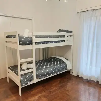 Dormitory Bunk bed 5' from metro