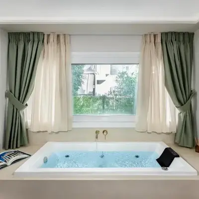 The Athenian Aroma - Suite with Jacuzzi