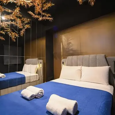 Tsakalof 17 Black Suite by Zeus Suites