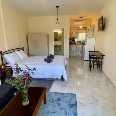 Ivory Escape Apartment - ATH Airport
