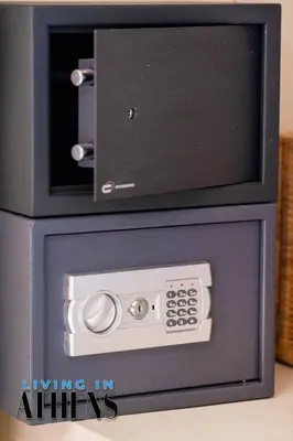 a microwave oven with a tv on top of it at Spacious Apt At Historical Center Of Athens 4&2 ppl in Athens