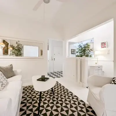 Chessboard styled 2BD apt next to Acropolis&Metro