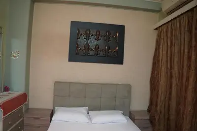 a bedroom with a bed and a picture on the wall at \u7ef4\u591a\u5229\u4e9a\u516c\u5bd3 in Athens