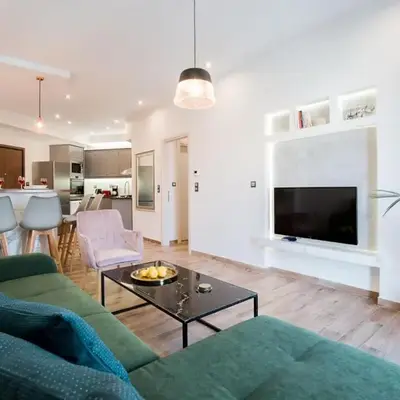Modern 2BD very spacious apt next to metro station