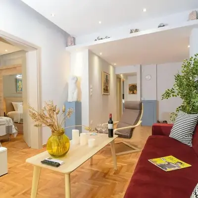 Iconic 2BD apt next to Historic center and metro