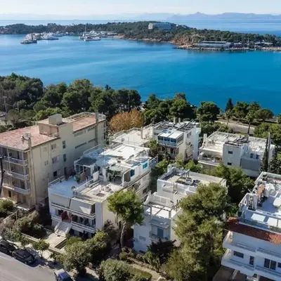 Vouliagmeni Square Resort