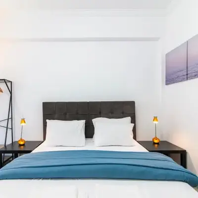 Stylish New Modern Residence - 270m to Metro - Central Athens