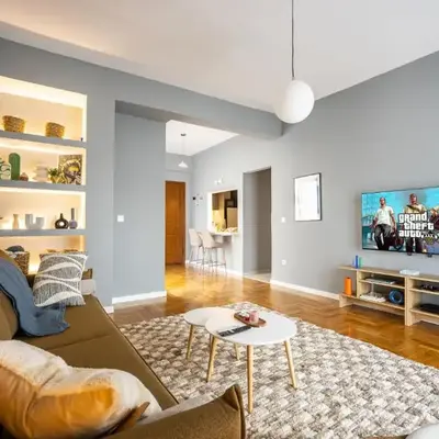 2BR Family Apt for 6 and a Large Sunny Balcony