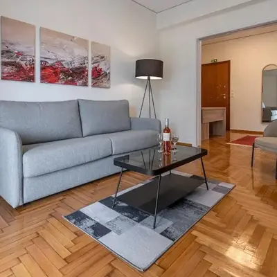Cozy Apartment with Office - 19min to Athens Center