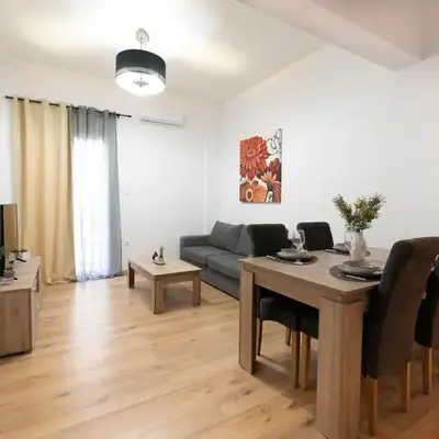 Modern flat 7' from Subway Stations