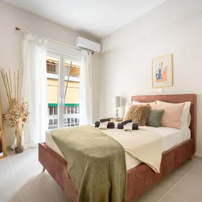 Modern Central Apartment with Balcony - Near Metro