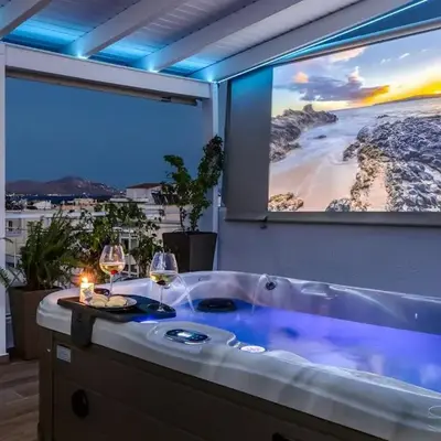 Central penthouse studio with Jacuzzi in Varkiza