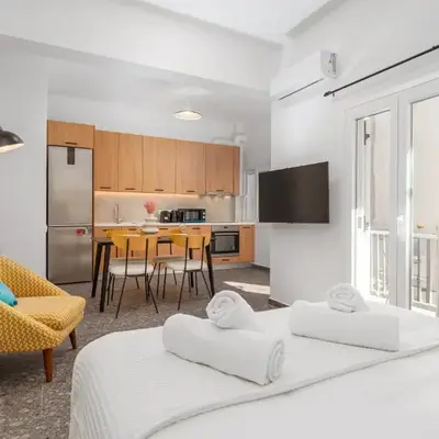 Elegant Intimate Studio in Piraeus near Pasalimani