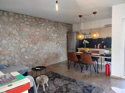 a kitchen and living room with a table and chairs at Emily's luxury apartment in Vari