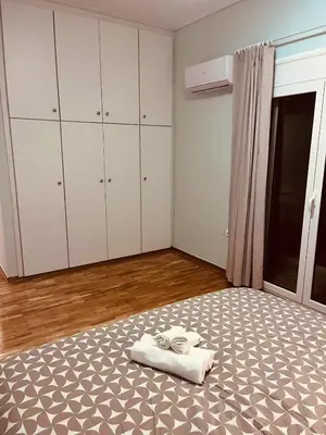 a room with a bed with white towels on it at Cozy Central Stay in Athens