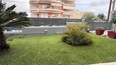 a yard with green grass and a building at Mocha Luxury Residence in Spáta