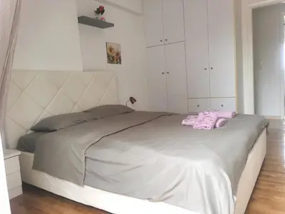 a bedroom with a bed with a pink blanket on it at \u51ef\u5b81\u6c11\u5bbf in Piraeus