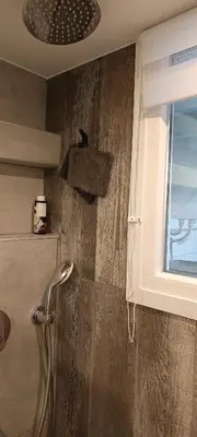a shower in a bathroom with a window at Homeyfeel StayTOP - ΑΡΓΥΡΟΥΠΟΛΗ - ΕΛΛΗΝΙΚΟ in Athens