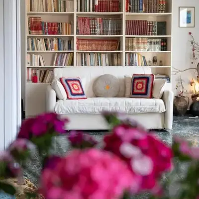 Florou's art-gallery apartment