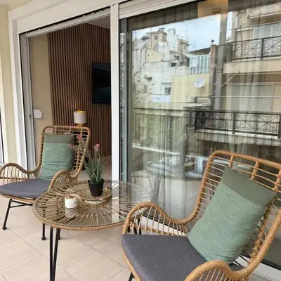 Acropolis Calm Escape-Central 2 min from the metro