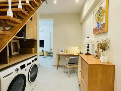 a laundry room with a washing machine and a desk at \u6d77\u98ce\u5c0f\u61a9 Seabreeze Haven in Athens