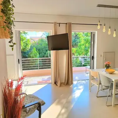 Vouliagmeni Top Floor Maisonette
