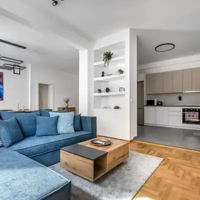 Cozyopolis - Timeless 3-BR Escape in Athens