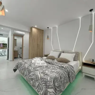 Smart Athens Stay