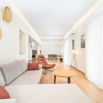 Spacious apt with 2 beds and 2 baths in Pagrati
