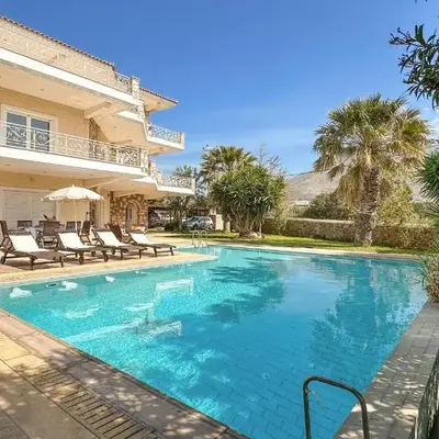 Gorgeous Home In Lagonisi With Wifi