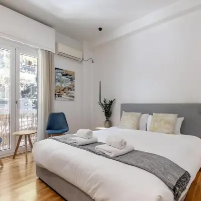 Viora - Stunning Deluxe Studio in Athens