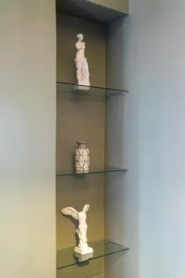 a shelf with two white statues on it at Sunny 3bd flat,Acropolis view in Athens