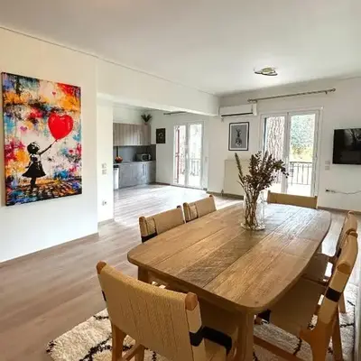 Modern Secluded Living in Athens - Minutes from Metro