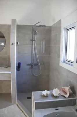a bathroom with a shower and a sink at VillaSophycom in Vari