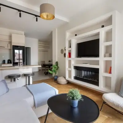 Attica - Captivating 2-Bedroom Apt & Balcony in Athens