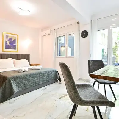Acropolis Luxurious Apartment 100 Mbps Metro Garden